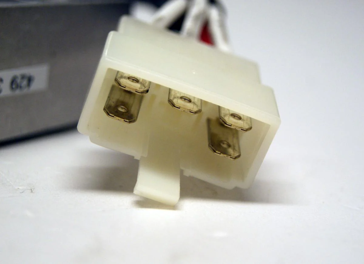 REGULATOR Yamaha XVZ1300, AYA6037, 3VD-81960-00-00, ROAD, 3LS-81960-01-00 (44-3978 - Image 4
