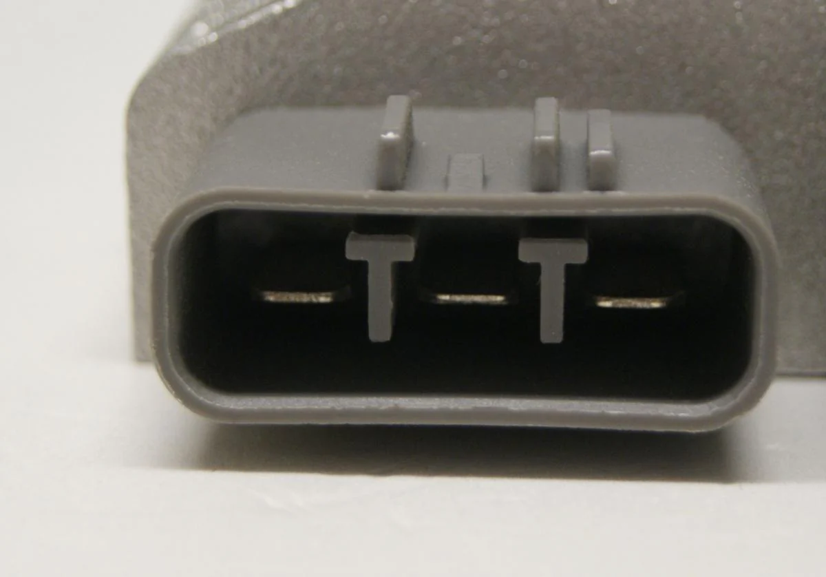 VOLTAGE REGULATOR 12V / 50A MOSFET, DZE 02425-04 - Image 3